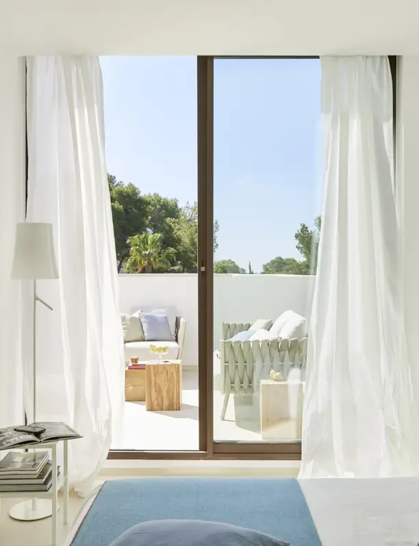 Adiós a las cortinas tradicionales: 5 alternativas vistas en IKEA para decorar tus ventanas en 2025