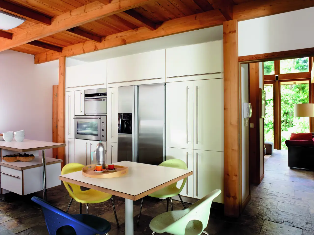 Cocina con nevera integrada