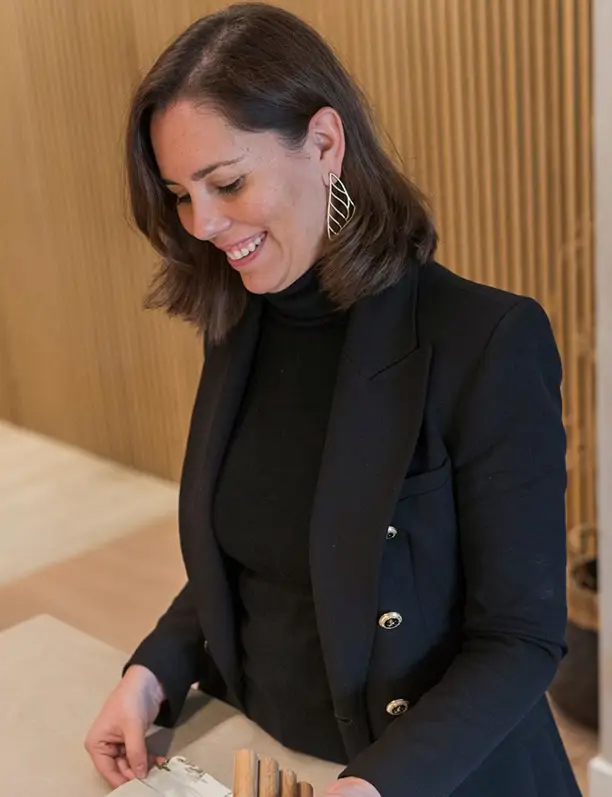 Alexandra Casas, arquitecta: "Tu casa parece más pequeña de lo que es por culpa del suelo que tienes" 