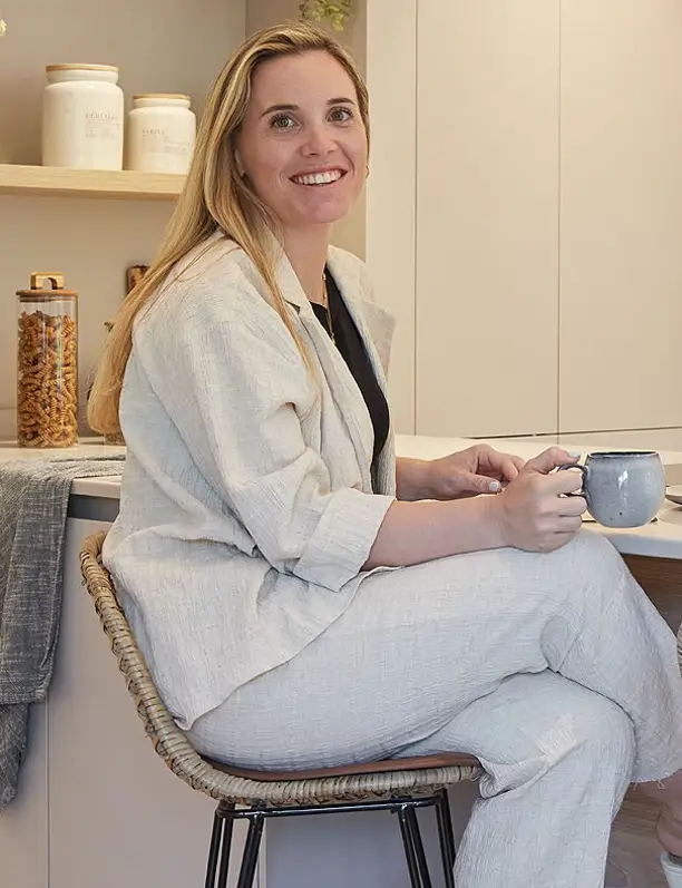 Amaia Elias, experta en interiorismo emocional: "Una cocina organizada no significa que no haya nada en la encimera"