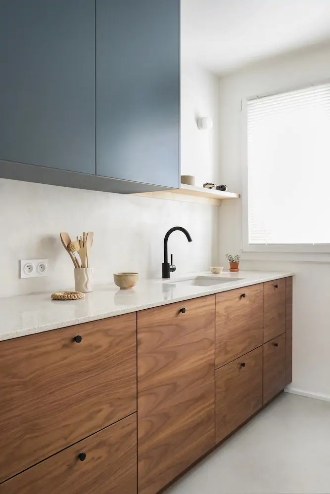 encimera en tonos neutros Heju Architechts