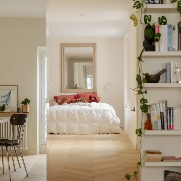 La reforma de un piso en ruinas y con palomas a un apartamento familiar de 75 m2 lleno de color y buena energía