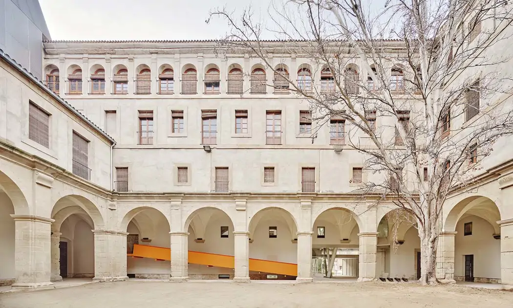 Exaltados por lo nuevo y enamorados de lo viejo: museos en Cataluña que renuevan edificios históricos