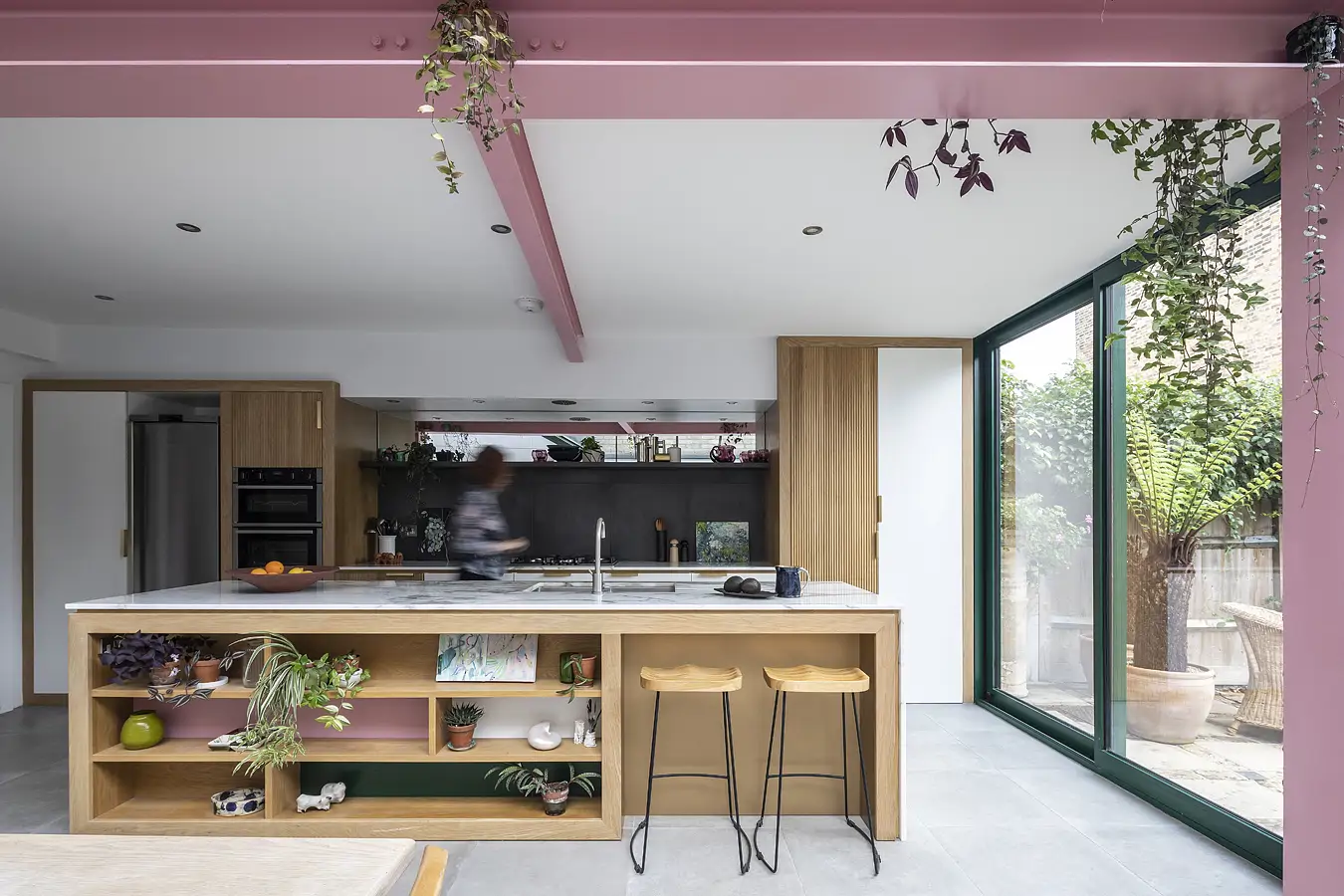 La dueña de esta vivienda quería una cocina original, moderna y colorida