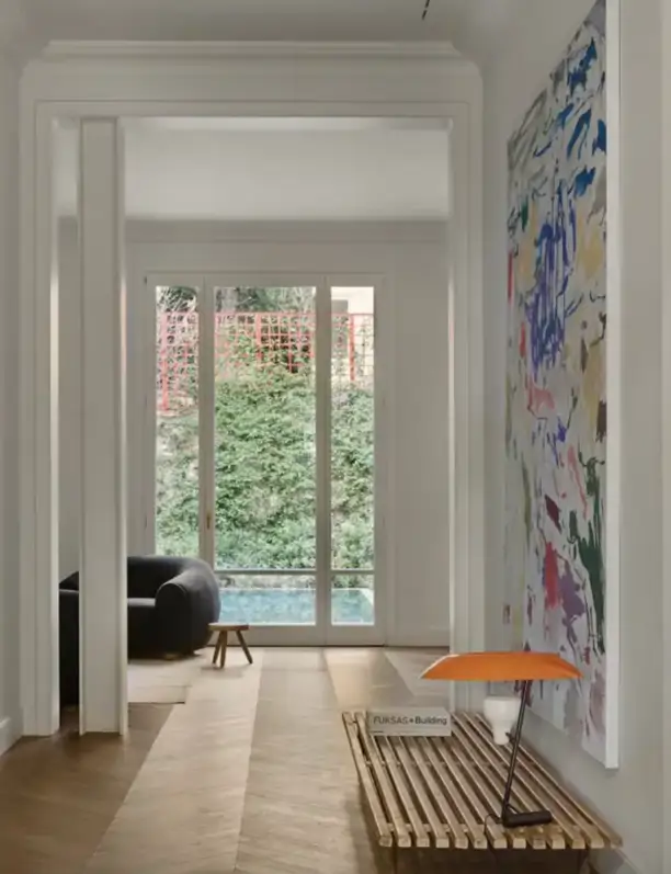 Cómo decorar un pasillo largo y estrecho con mucha pared blanca: 8 IDEAS fáciles de copiar y resultonas