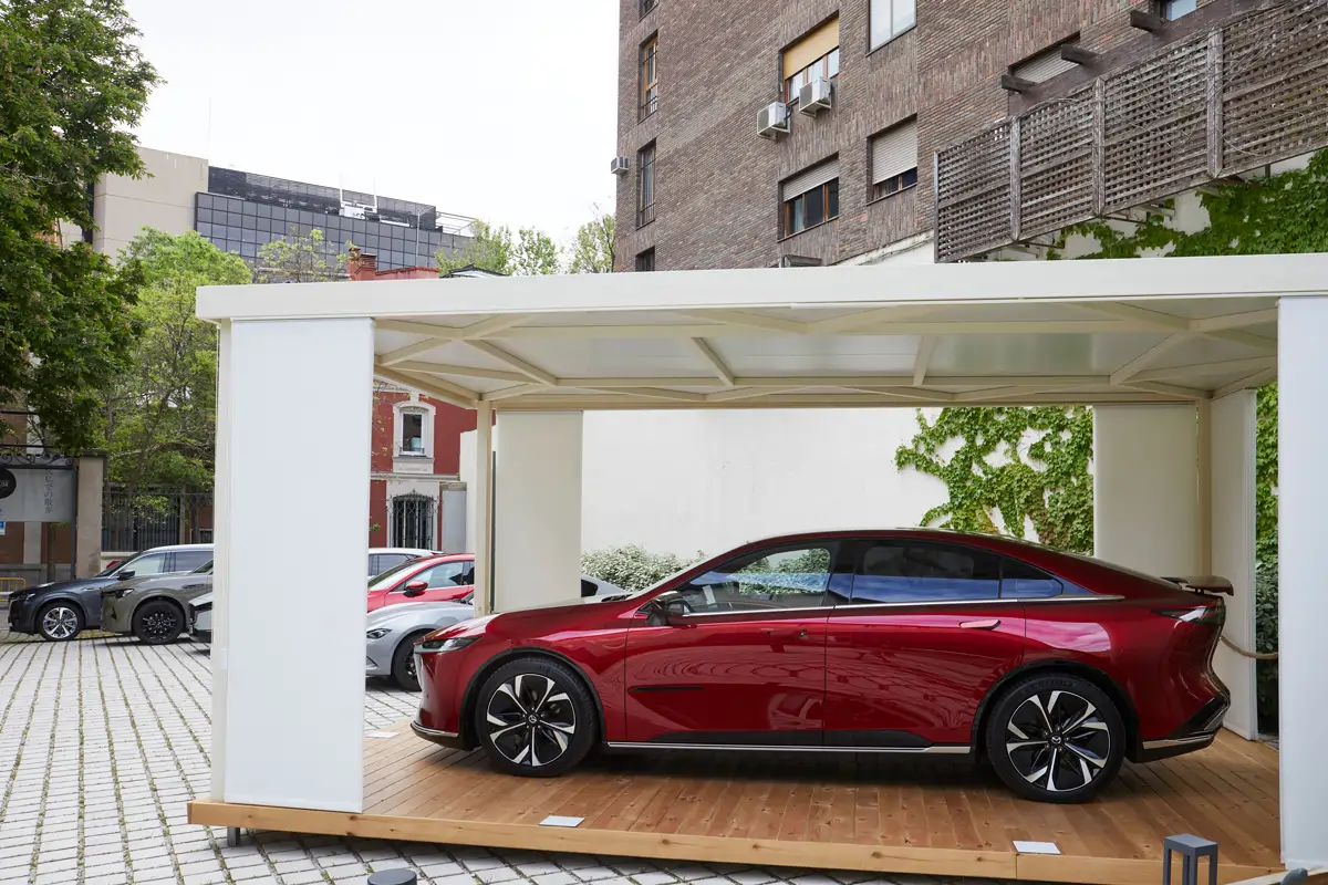 Algunos de los vehículos de Mazda durante la exposición en Madrid.