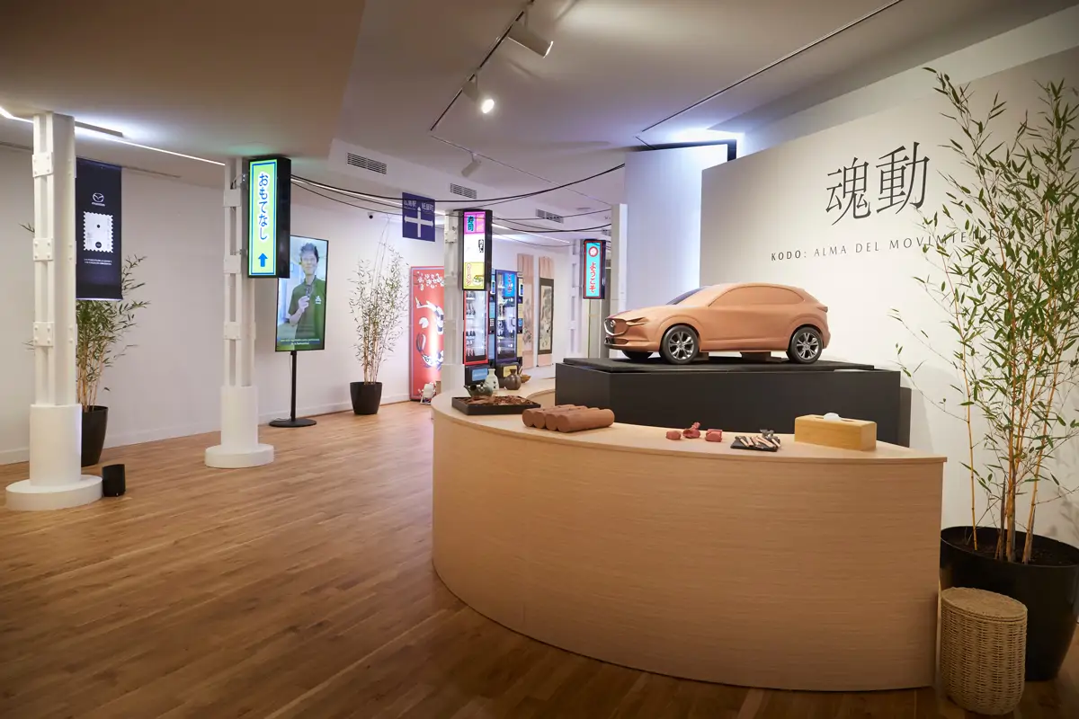  Interior de la exposición "Crafted in Japan House" by Mazda