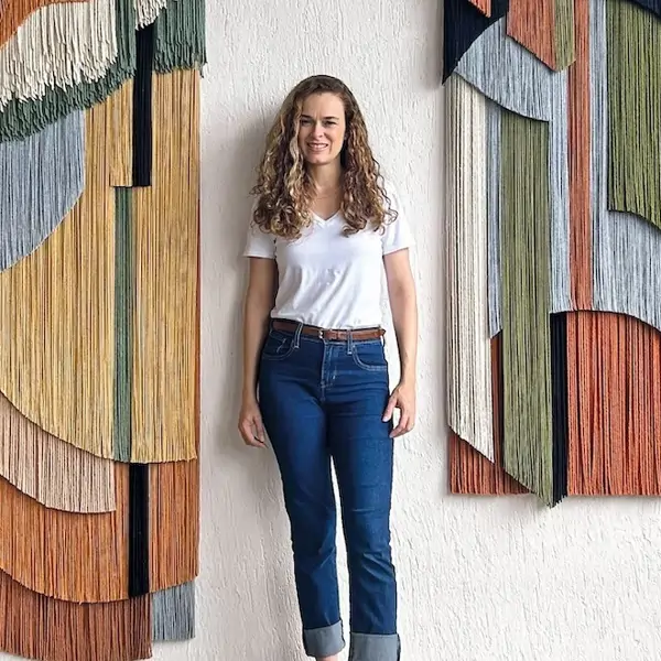 Los tapices de Carolina Kroff, una forma original de decorar la pared: "Las casas desnudas no se comunican con las familias que las habitan"