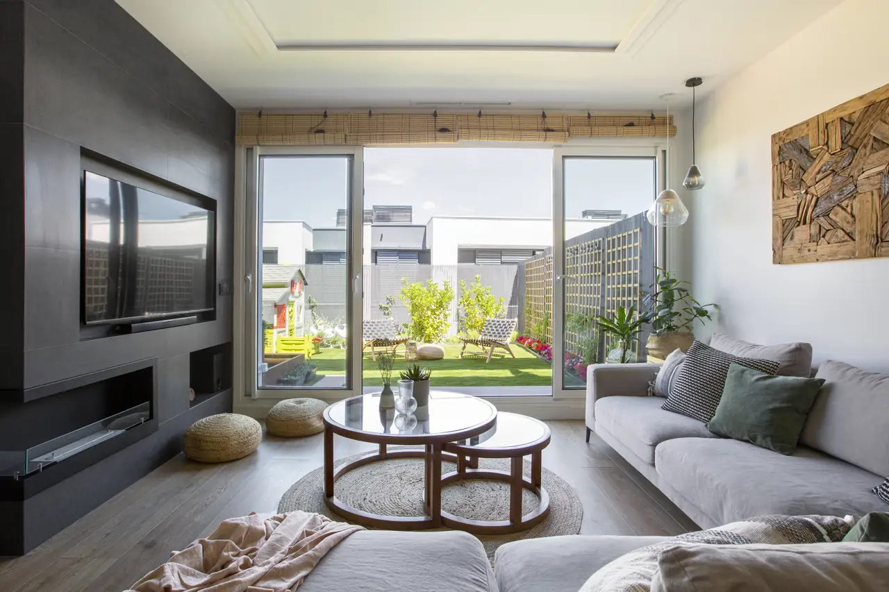 Salón del piso en Madrid de una pareja joven. Proyecto: Emmme Interiorismo