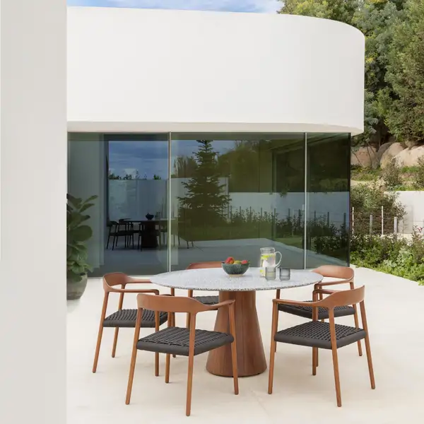 Así deberían ser todos los muebles de exterior: funcionales, honestos y bien diseñados