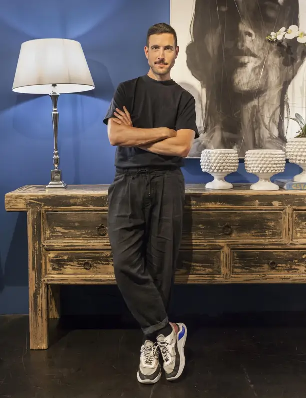 Xavier Martinell, interiorista: "Existe la falsa creencia de que pintar las paredes de blanco agranda los espacios"