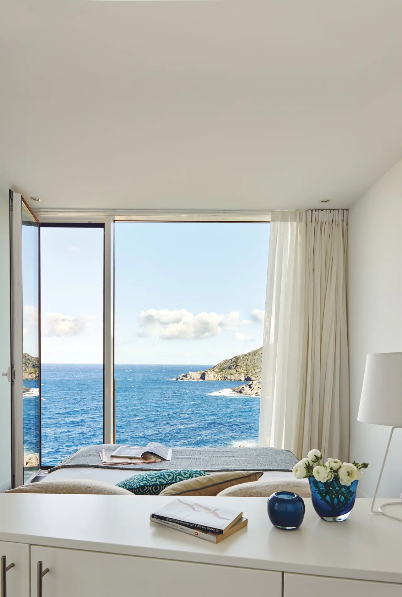 Dormitorio con vistas a la playa