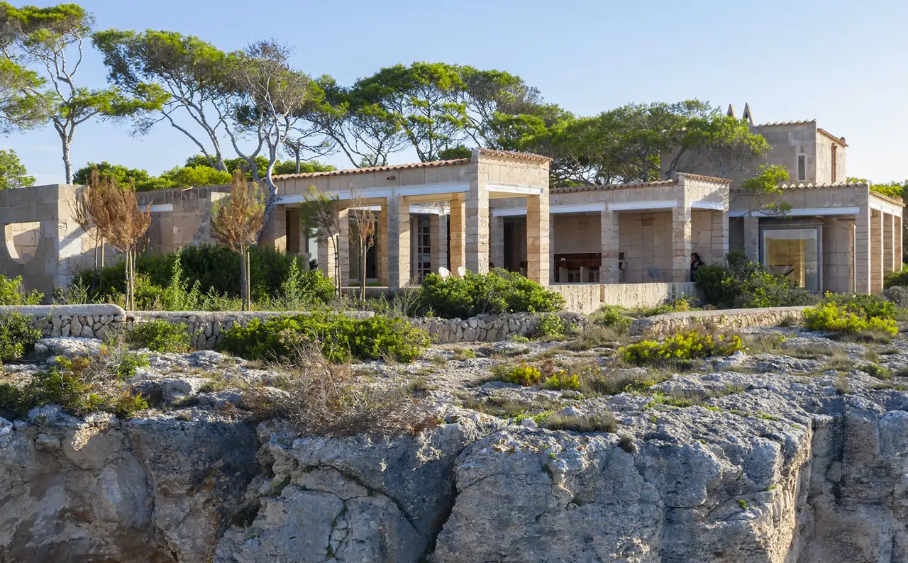 El arquitecto danés Jørn Utzon proyecto Can Lis en 1972 sobre un acantilado cerca de Porto Petro