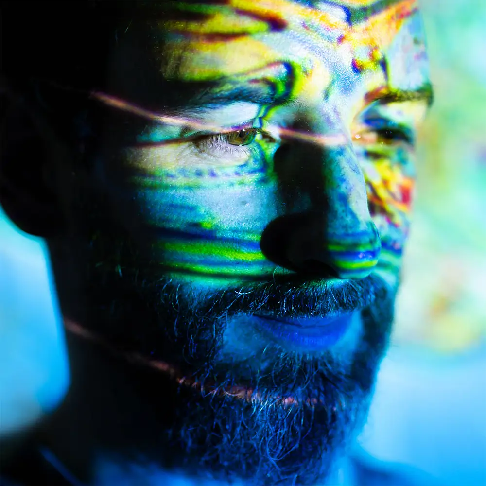 Max Cooper, arte en mayúsculas