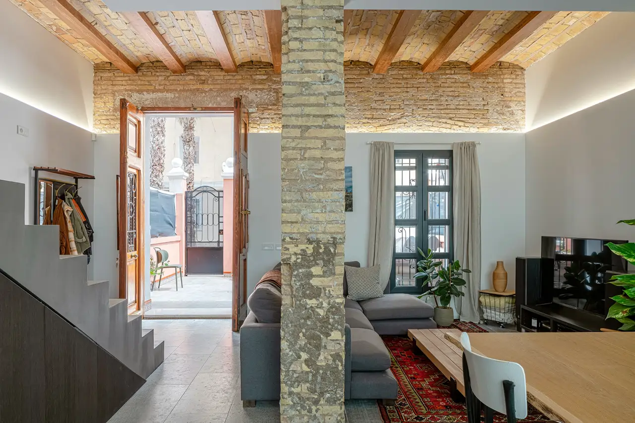 Reformar una vivienda antigua permite diseñar un espacio a la medida del propietario. Proyecto: V-OM