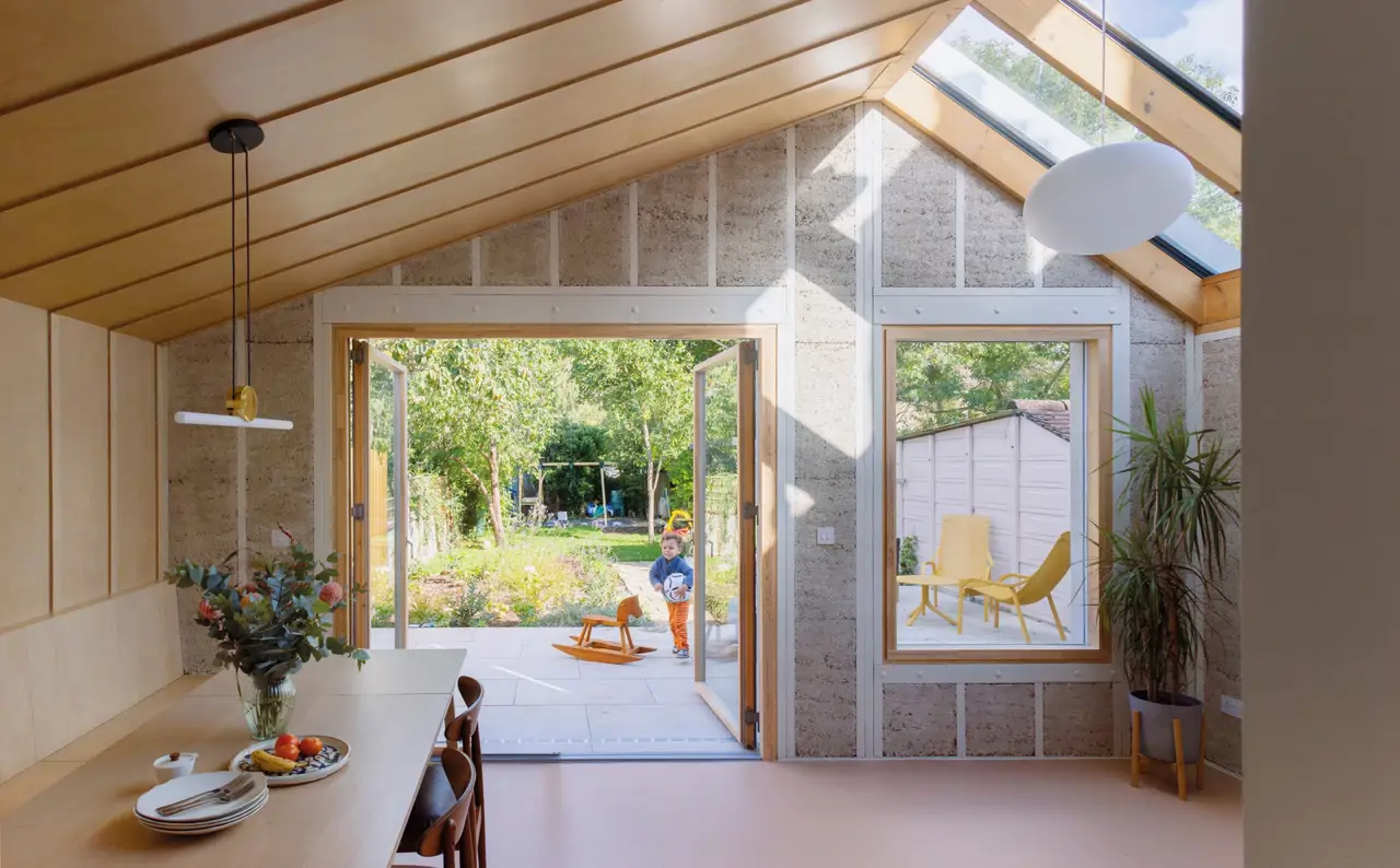 Paredes de cáñamo en la Hemp House en Upper Norwood, Inglaterra, de Nimtim Architects.