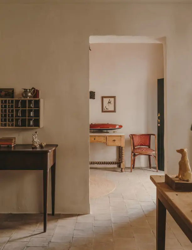 La reforma de una casa muy vivida con esencia 'de pueblo': "Estaba destrozada, con dormitorios pequeñísimos y el suelo se partía"