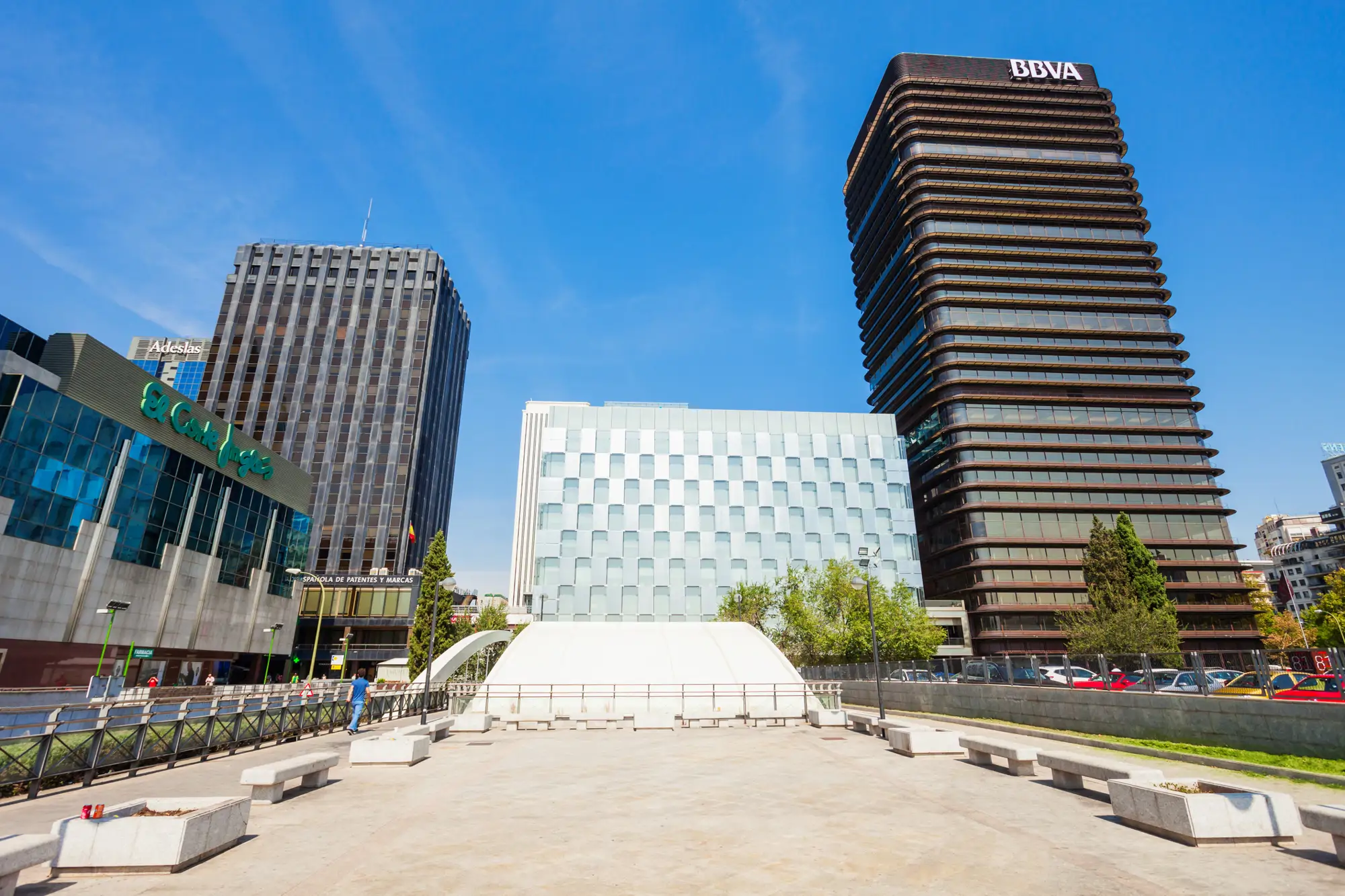 castellana edificio brutalismo