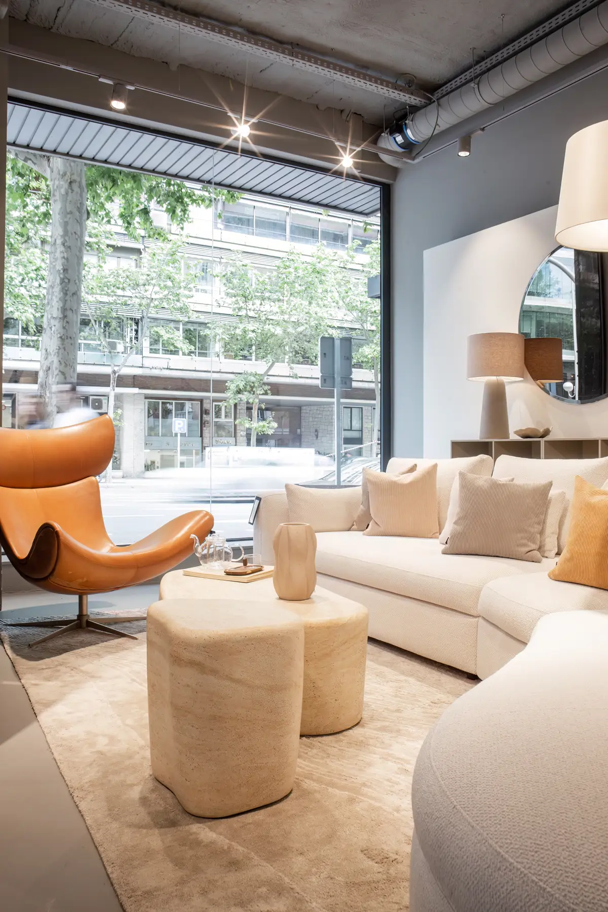 Interior de la tienda BoConcept en Madrid