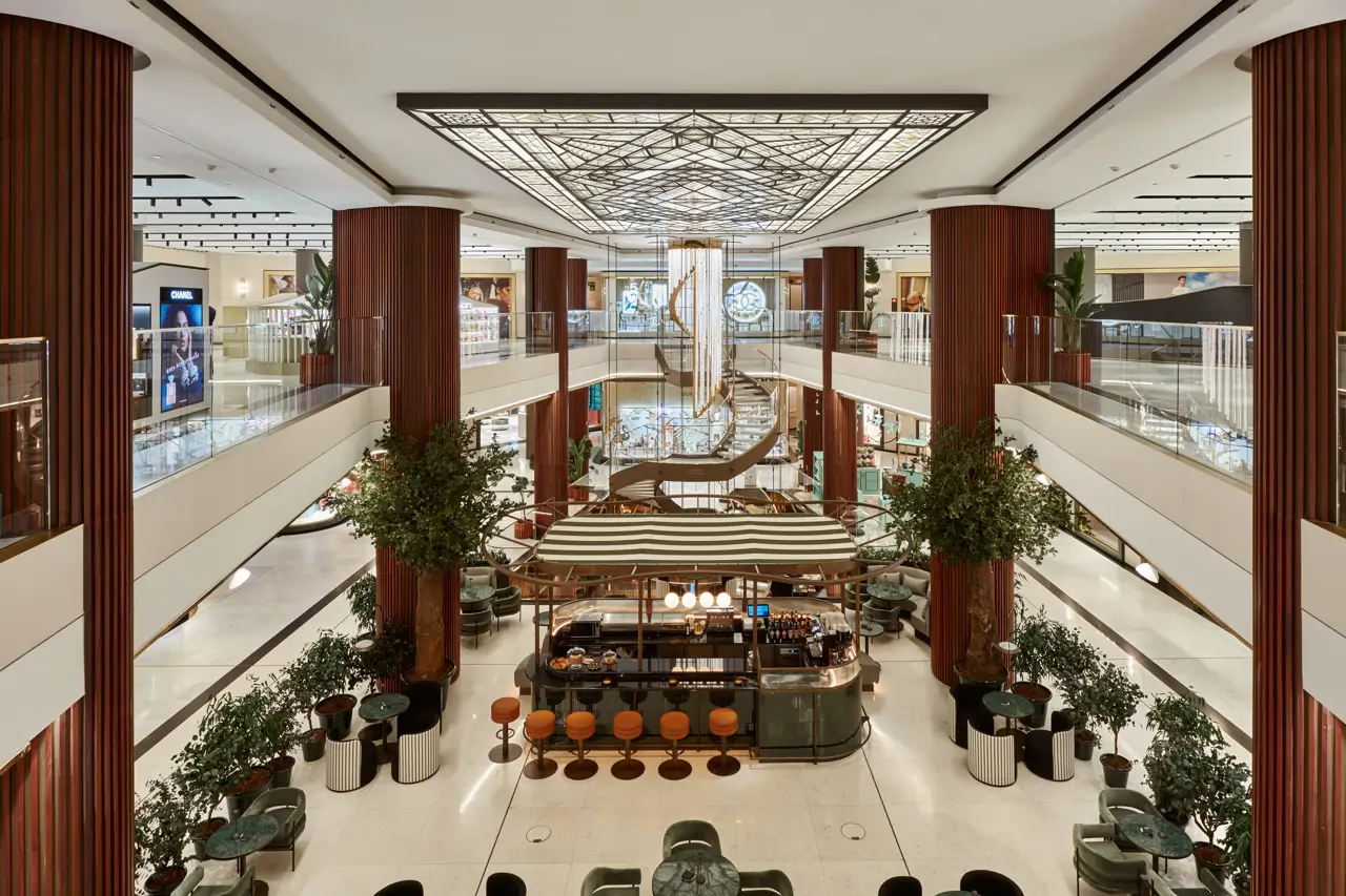 Interior de Galería Canalejas en Madrid.