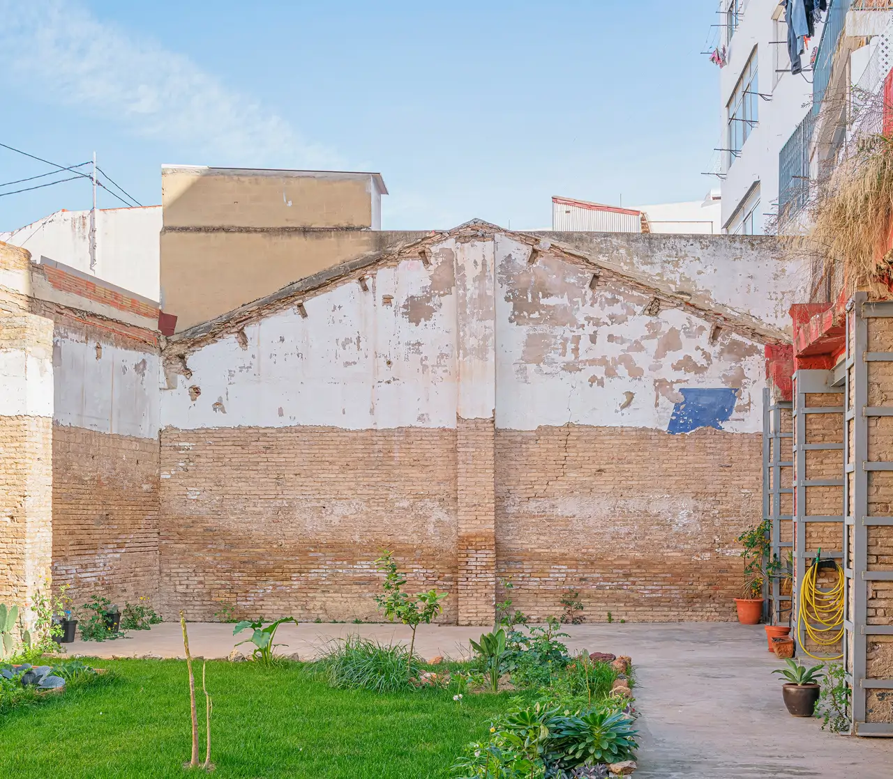 Patio con huerto urbano
