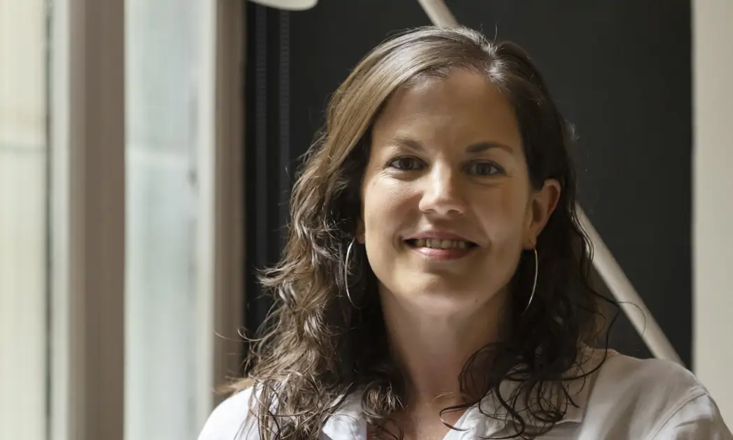 Ana Hernández, interiorista: “Si desde la cama ves una pared limpia con un cuadro neutro, una lámpara o una planta, has acertado”