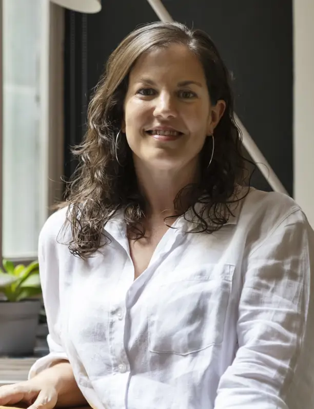Ana Hernández, interiorista: “Si desde la cama ves una pared limpia con un cuadro neutro, una lámpara o una planta, has acertado”