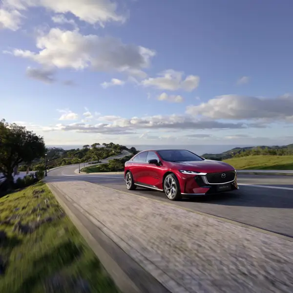 La primera berlina eléctrica de Mazda es una declaración de estilo y elegancia