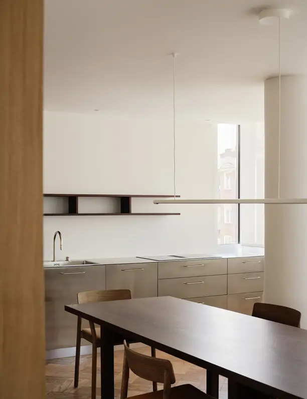 La reforma de un piso en el barrio de Salamanca que MANTIENE el pasillo: muy luminoso y con una distribución NADA agobiante