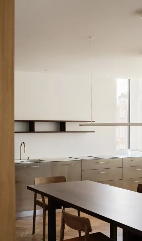 La reforma de un piso en el barrio de Salamanca que MANTIENE el pasillo: muy luminoso y con una distribución NADA agobiante