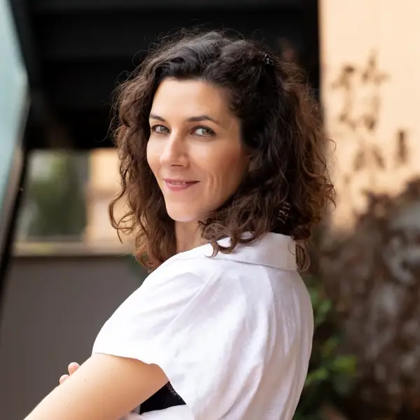 Ada Herrero, arquitecta experta en Feng Shui: "Es un ERROR que el 68 % de los dormitorios tengan la cama orientada hacia la puerta"
