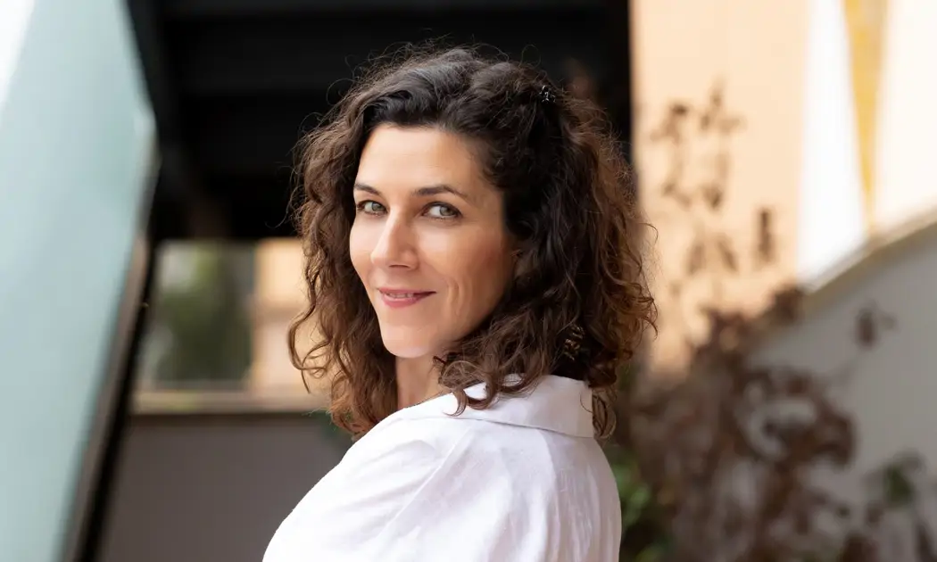 Ada Herrero, arquitecta experta en Feng Shui: "Es un ERROR que el 68 % de los dormitorios tengan la cama orientada hacia la puerta"