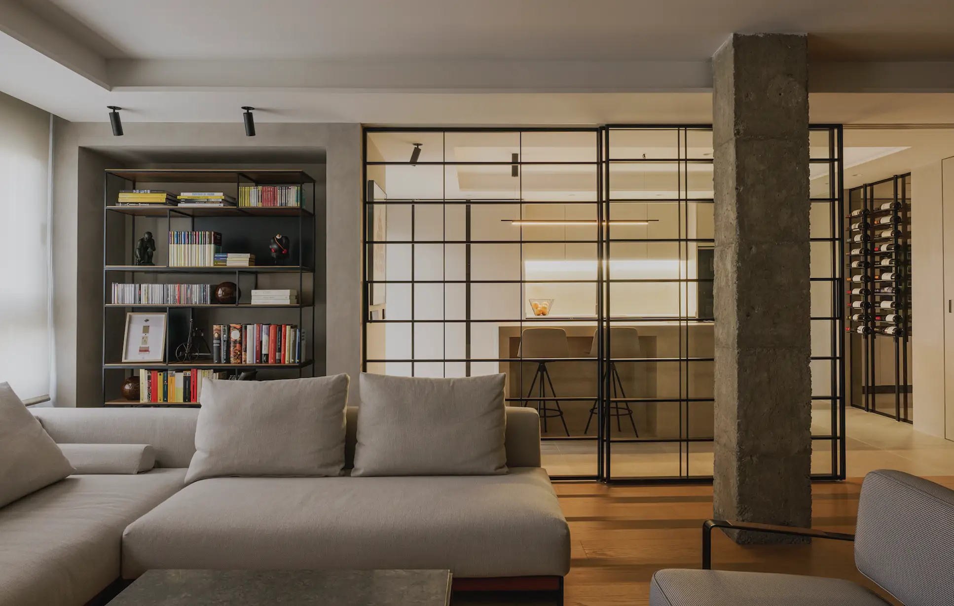 Cocina con puerta corredera en una vivienda en Valencia. Proyecto: Destudio Arquitectura
