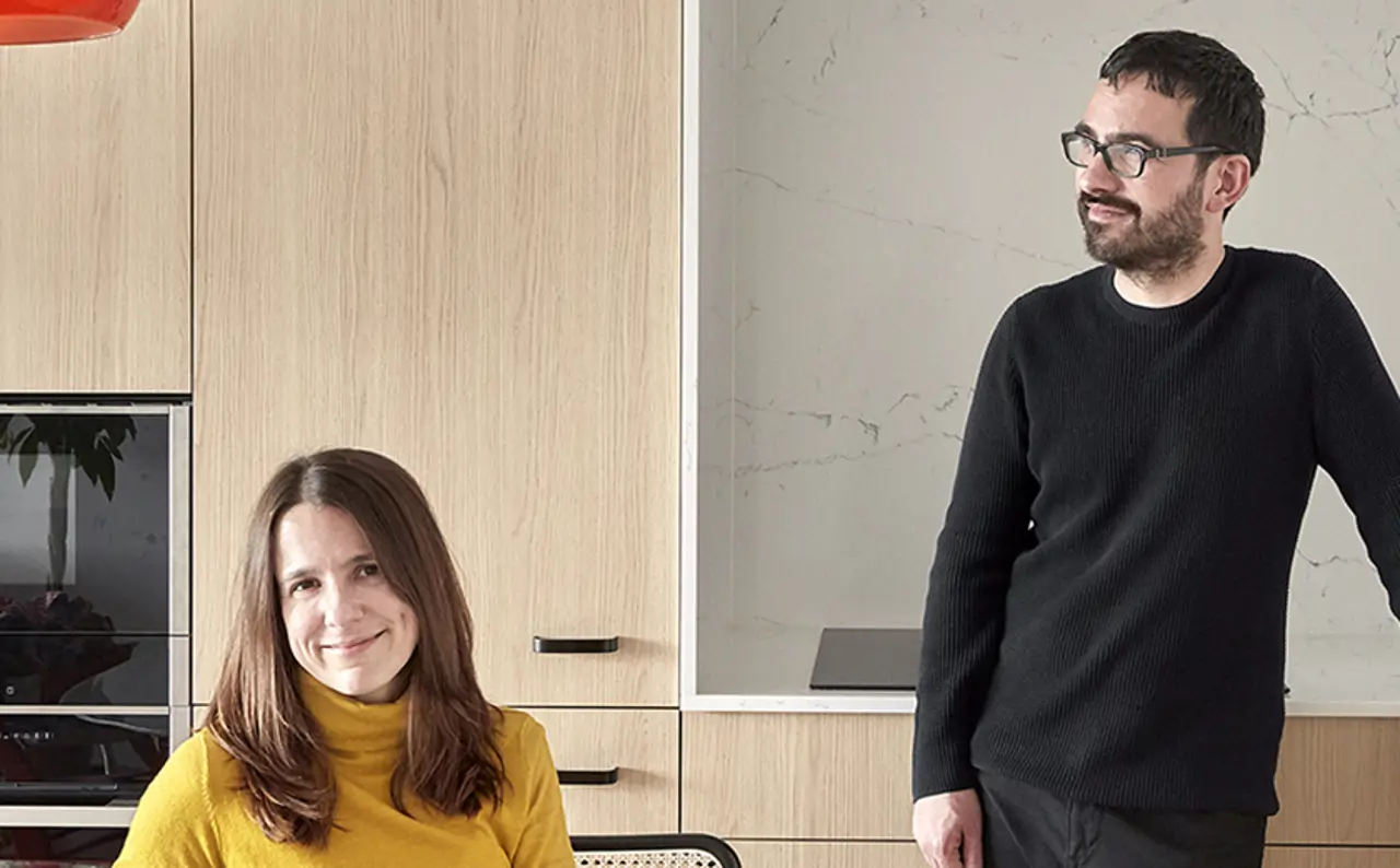 Isabel Roger Sánchez y Daniel González López, arquitectos desde 2005 por la ETSAV y fundadores de DG Estudio