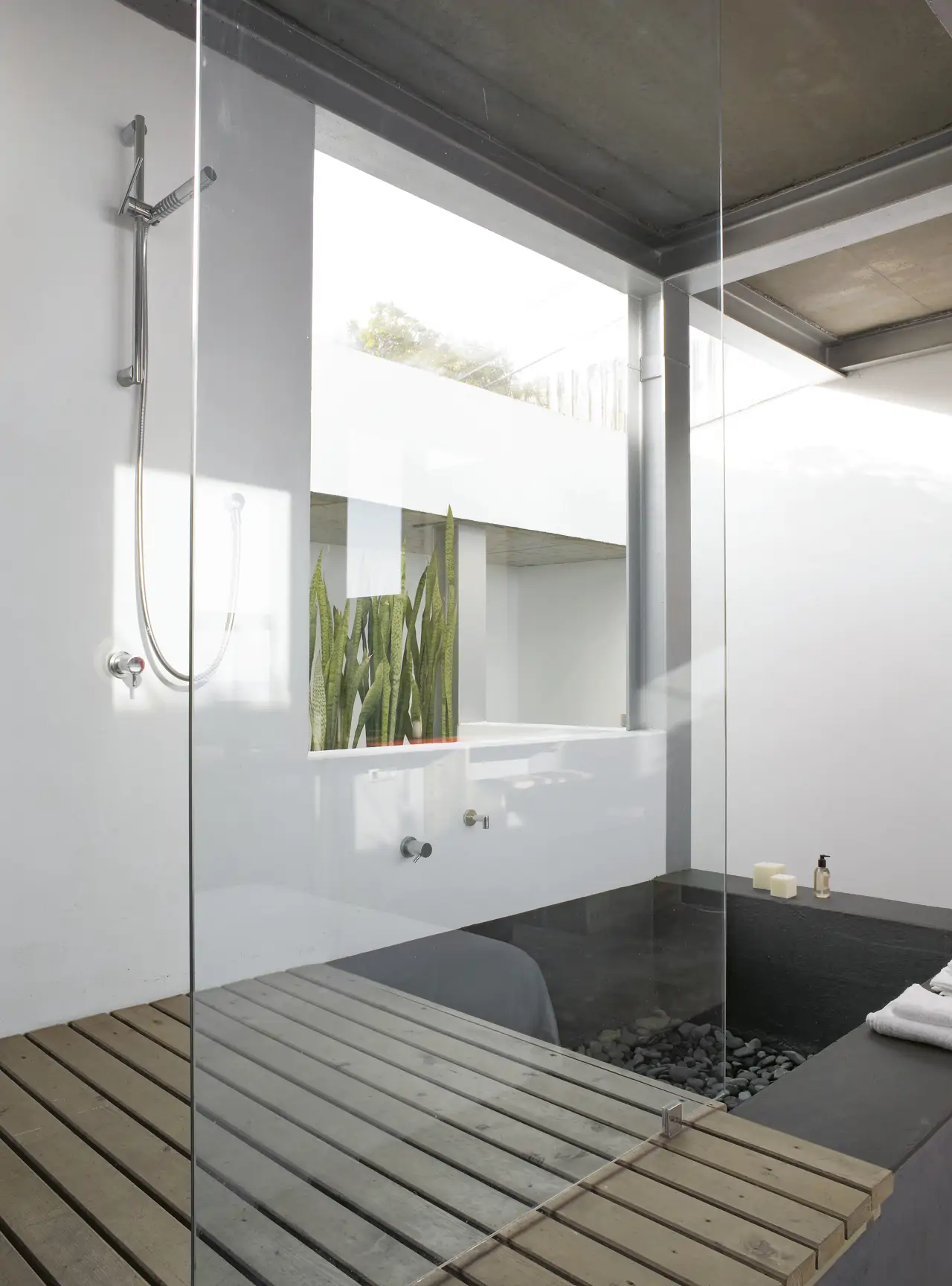 Baño con mampara fija