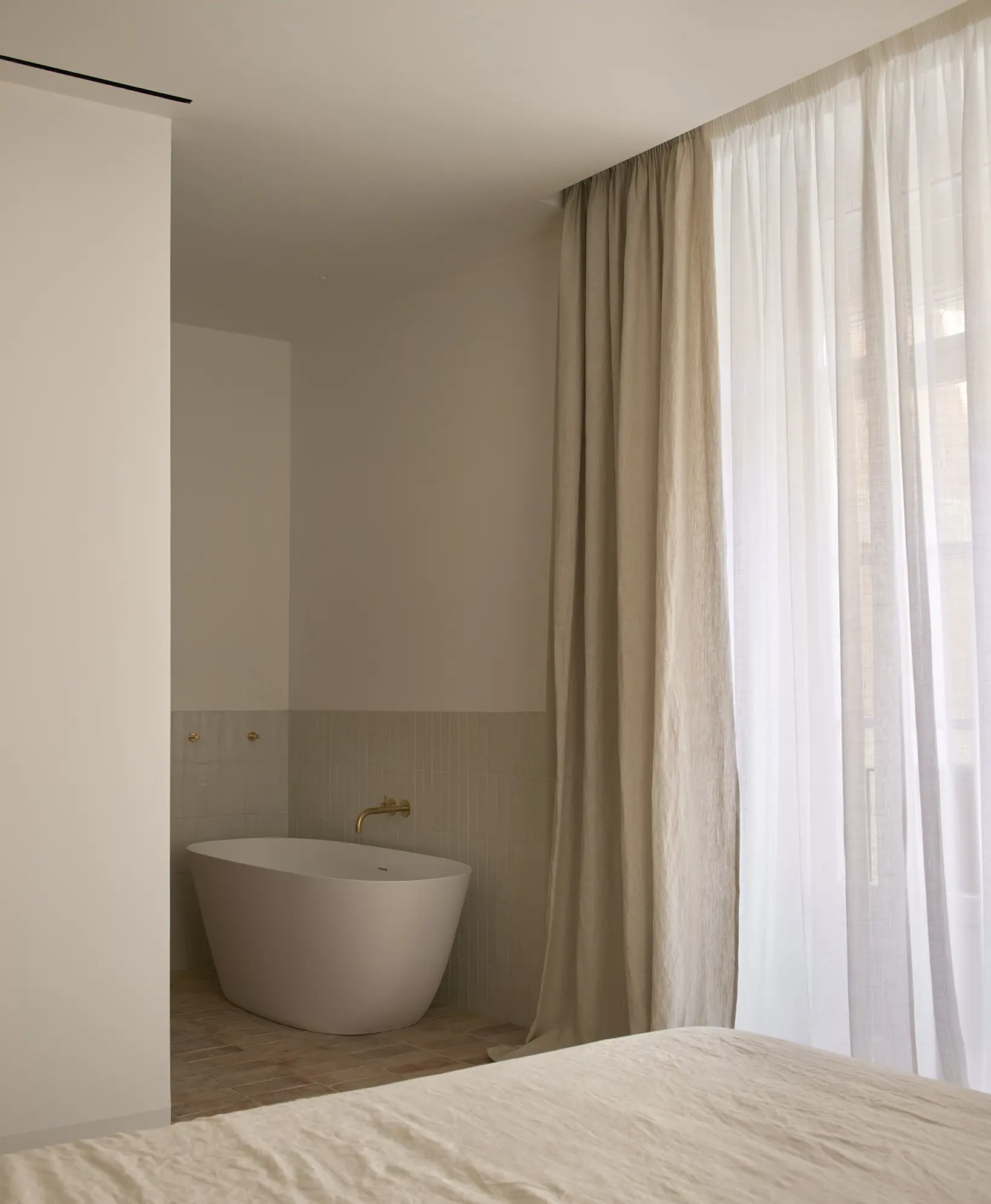 Cambiar de lugar el baño en una reforma no es en absoluto una obra fácil. Proyecto: DG Estudio