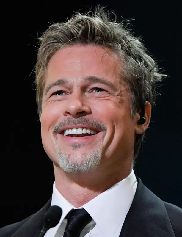 Brad Pitt (61 años) compra una casa prefabricada de Girona de 45m2: ovalada, de los años 60 y con estilo futurista