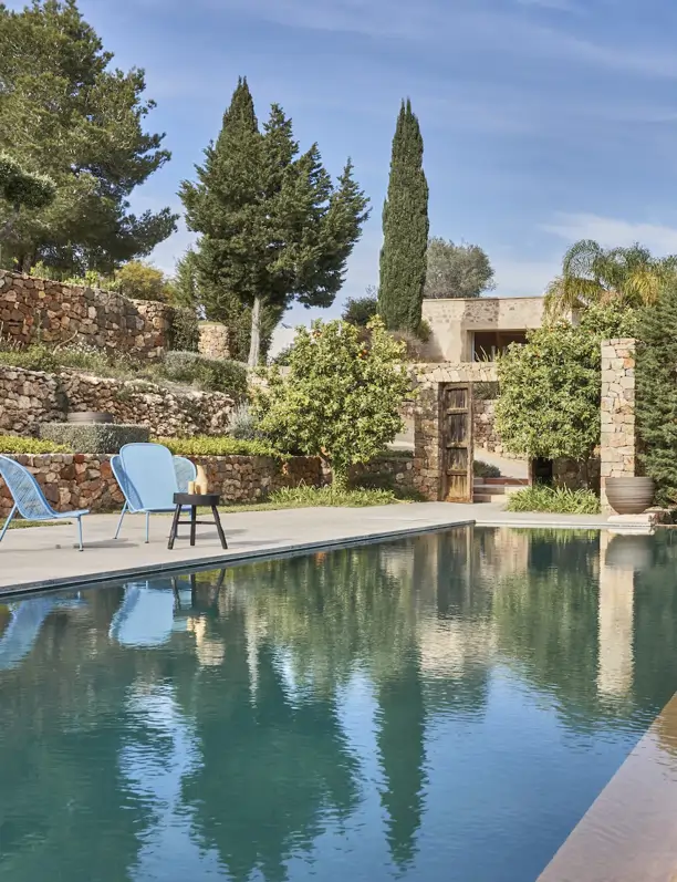 Estas casas tienen unas piscinas de autor de las que no querríamos salir en todo el verano