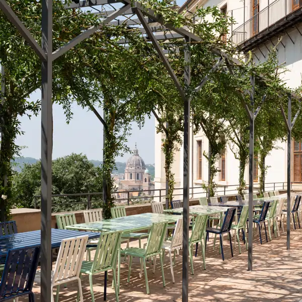 Tectona presenta Cosimo de' Medici, su nueva colección de mobiliario de exterior en la Villa Médici en Roma