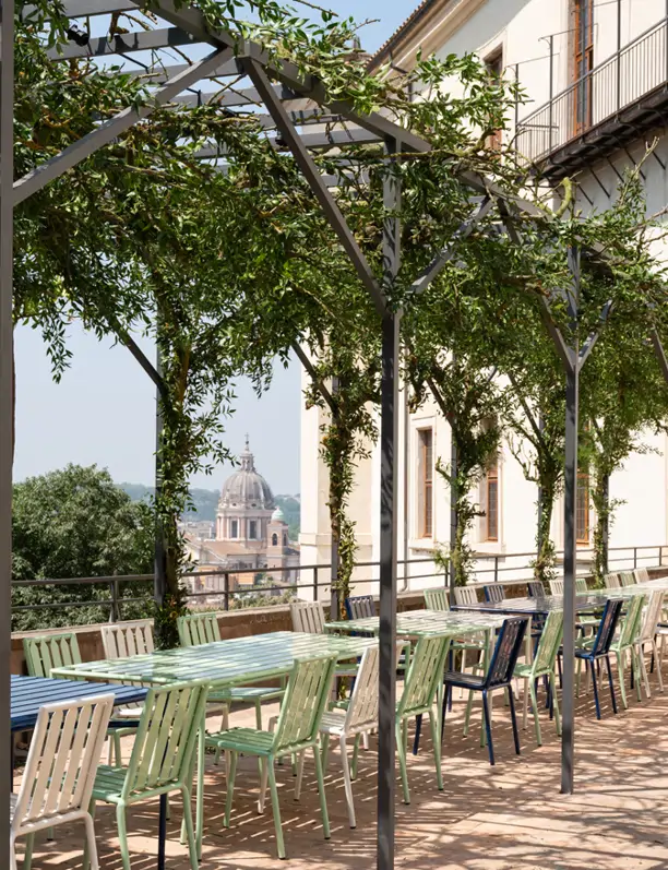 Tectona presenta Cosimo de' Medici, su nueva colección de mobiliario de exterior en la Villa Médici en Roma