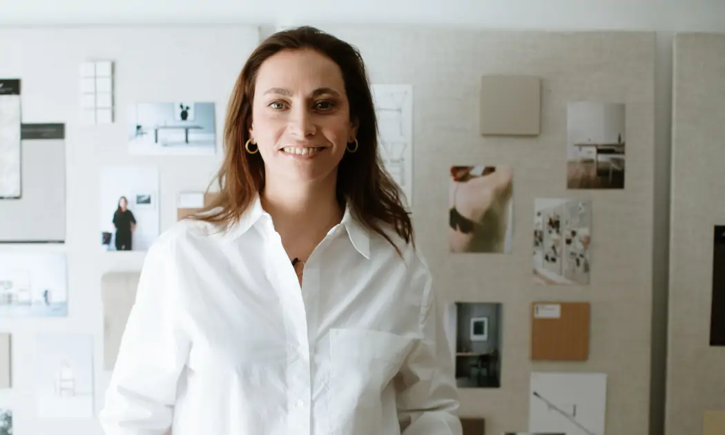 Núria Selva, arquitecta: "Los muebles de formas curvas no son una tendencia efímera, contribuyen a nuestro equilibrio emocional"