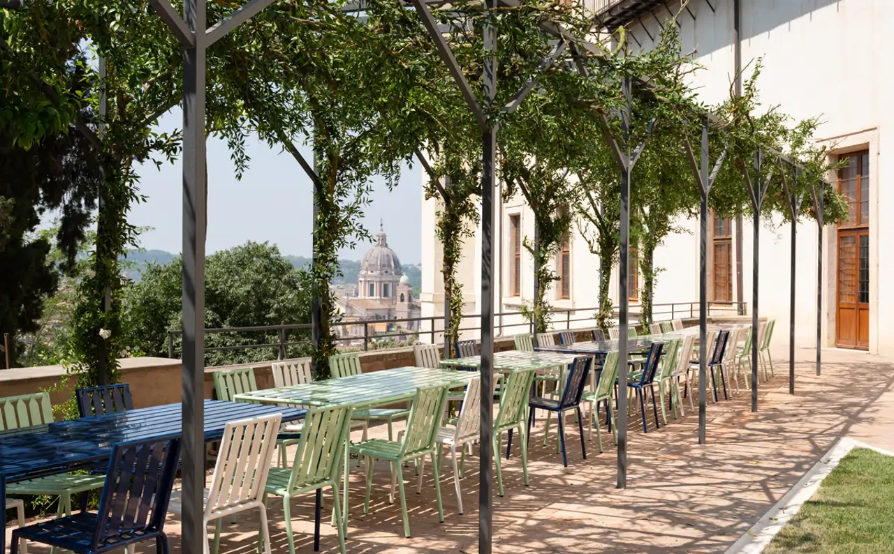 Tectona presenta su nueva colección de exterior Cosimo de' Medici en Roma.