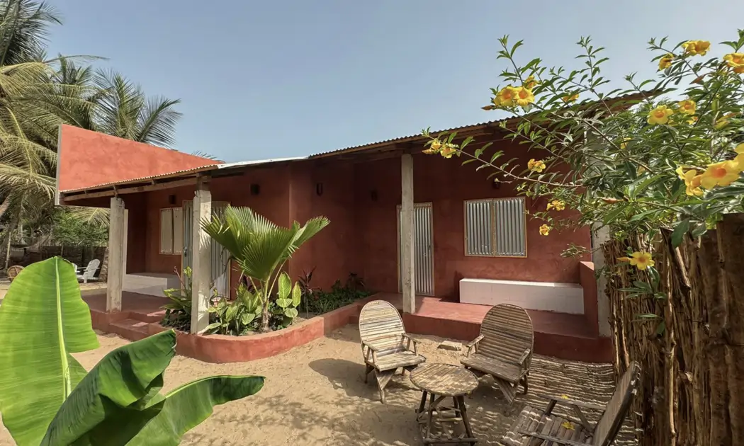 Esta casa de 25 m2 sigue la estructura tradicional de los grupos étnicos de Senegal y consigue mucha luz y ventilación