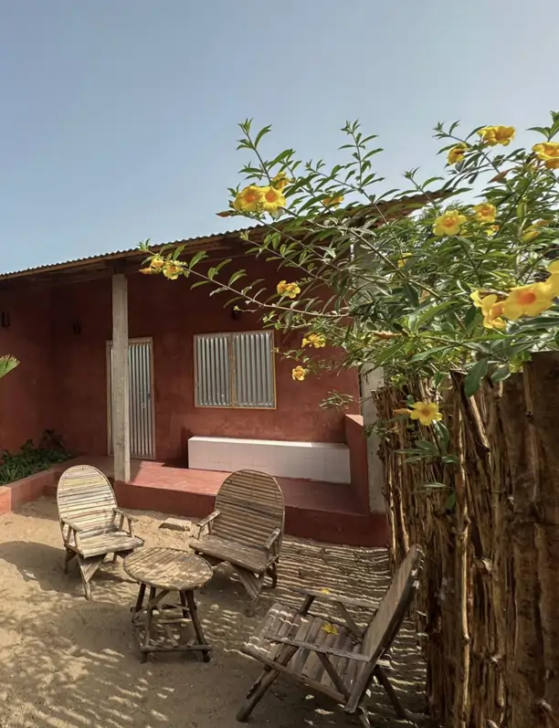 Esta casa de 25 m2 sigue la estructura tradicional de los grupos étnicos de Senegal y consigue mucha luz y ventilación
