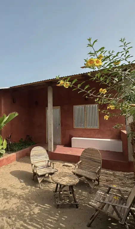 Esta casa de 25 m2 sigue la estructura tradicional de los grupos étnicos de Senegal y consigue mucha luz y ventilación