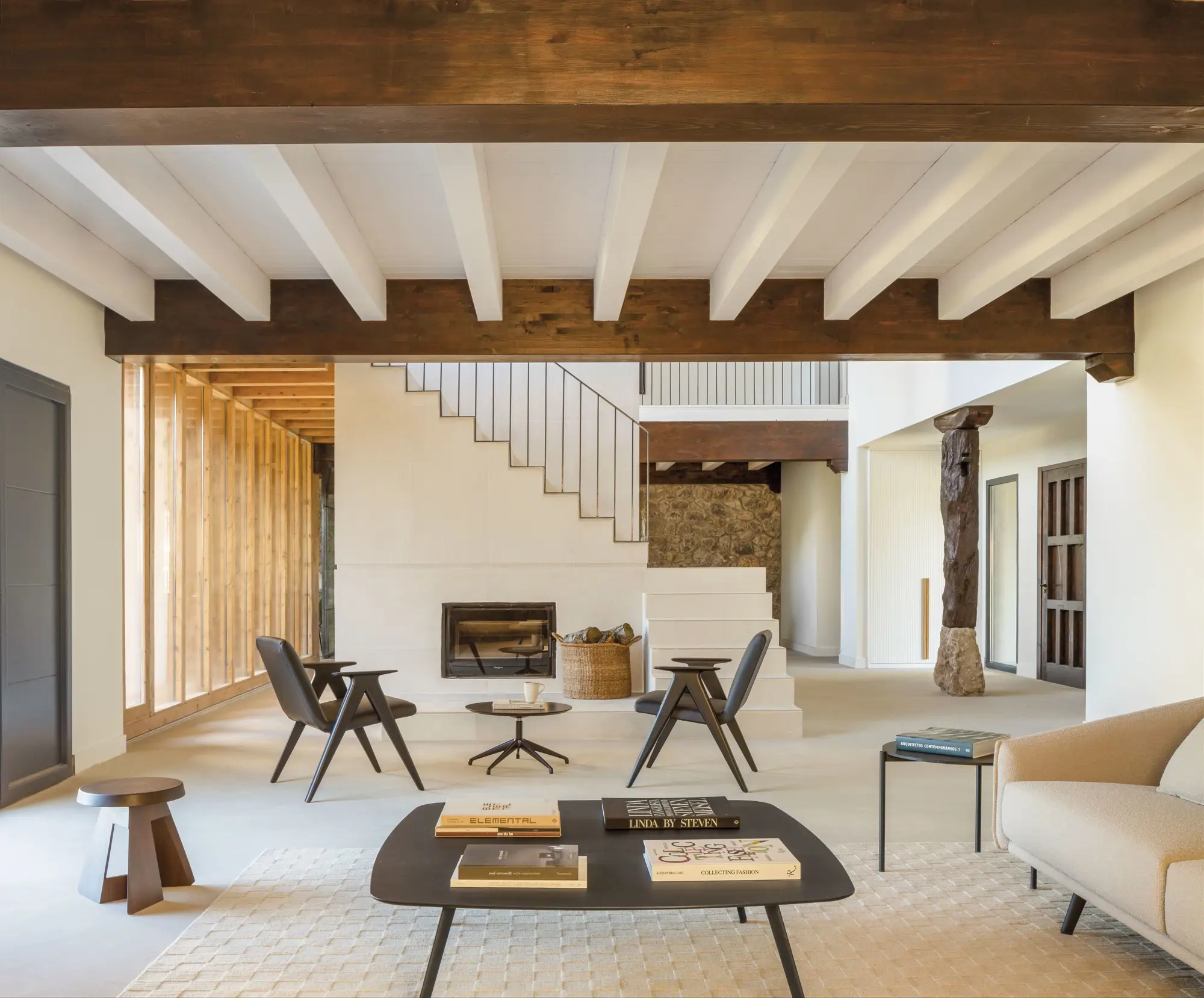 Salón con listones de madera