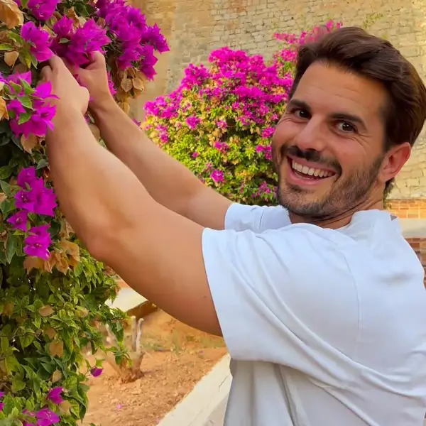 Álvaro Pedrera, experto en plantas: "Igual que tú tienes imperfecciones, tu planta puede tener hojas marrones y estar sana"
