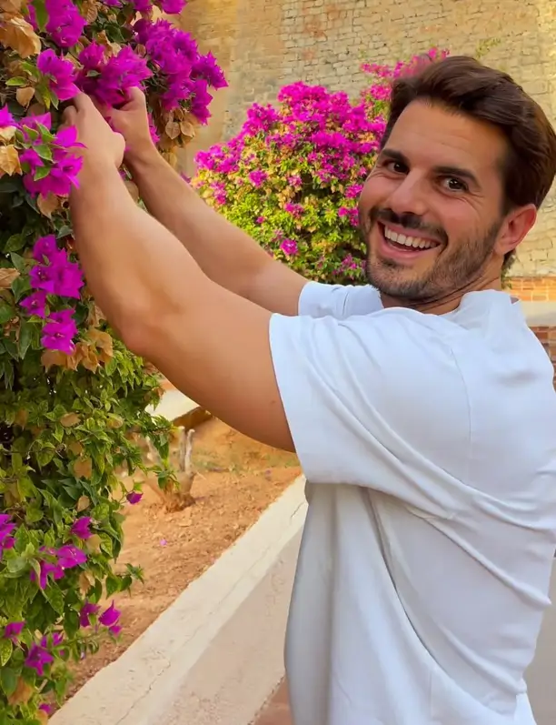 Álvaro Pedrera, experto en plantas: "Igual que tú tienes imperfecciones, tu planta puede tener hojas marrones y estar sana"