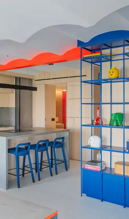 Este loft en Valencia se construyó en 1978 inspirado en Nueva York: "Diseñado en U para engañar al visitante y simular un espacio abierto"