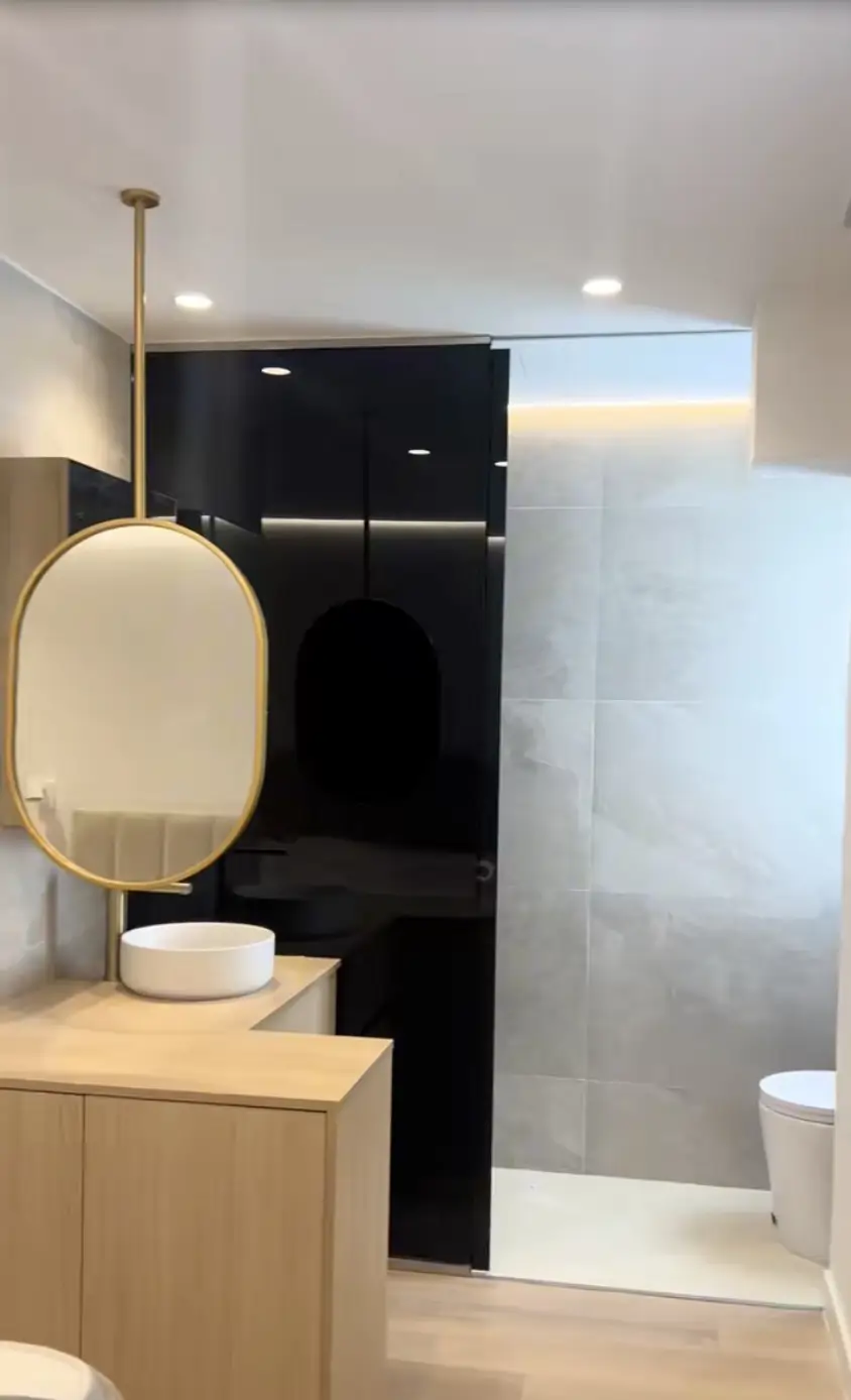 baño semiabierto en piso pequeño